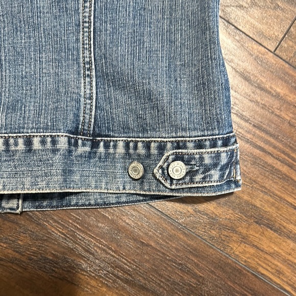 GAP Distressed Faded Frayed Rugged Whitewashed Blue Denim Women’s Jacket M - Picture 8 of 12